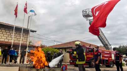 Öğrenciler bir günlük itfaiye personeli oldu