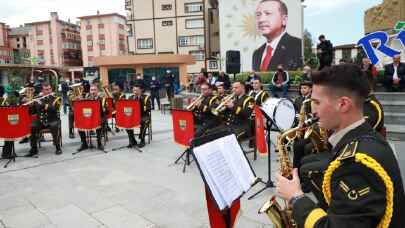 3. Ordu Komutanlığına bağlı bando takımı Rize’de konser verdi