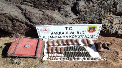 Hakkari’de kayalık alana gizlenmiş mühimmat ele geçirildi