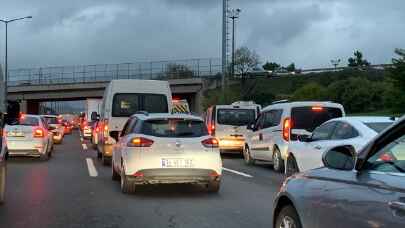 İstanbul’da bitmek bilmeyen trafik çilesi!