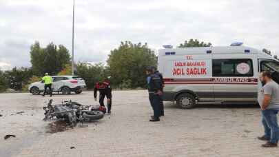 Edirne’de motosikletli polis memuru, olay yerine giderken geçirdiği trafik kazasında  yaralandı