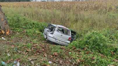 Sakarya’da şarampole devrilen otomobildeki 4 kişi yaralandı