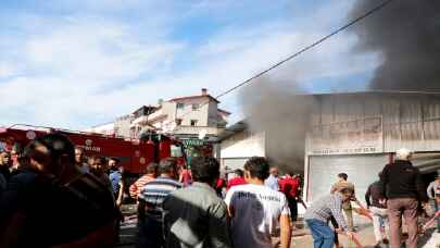 Fethiye’de sera naylonu satan iş yerinde çıkan yangın söndürüldü