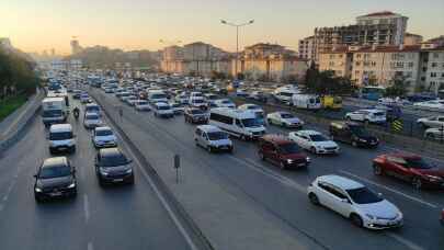 İstanbul’da bitmek bilmeyen trafik yoğunluğu