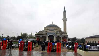 Kırgızistan’da İmam Serahsi Camisi ve Külliyesi dualarla ibadete açıldı