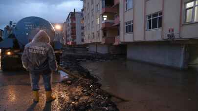 Şiddetli yağış Bozkurt’un sokaklarını yeniden sular altında bıraktı