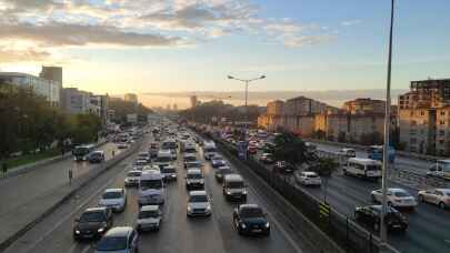 İstanbul’da haftanın ilk iş gününde trafik çilesi