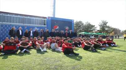 ”Pepsi Yıldız Futbolcu Seminerleri”nin ilki Eskişehir’de gerçekleştirildi