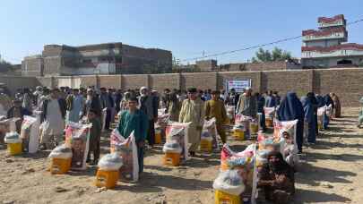 Afganistan’da yoksul ailelere gıda yardımı