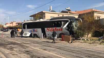 Kayseri’de yolcu otobüsü ile kamyonetin çarpıştı