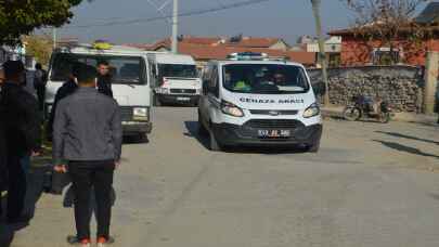 Afyonkarahisar’da 4 kişinin öldüğü otomobilden yaralı kurtulduktan sonra hastanede yaşamını yitiren genç toprağa verildi