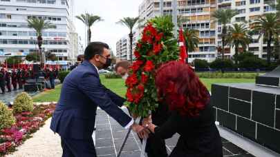 İzmir ve Denizli’de 24 Kasım Öğretmenler Günü kutlandı