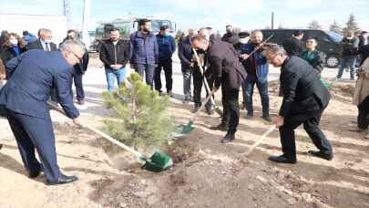 Niğde’de görev yapan bin öğretmen için fidan dikildi