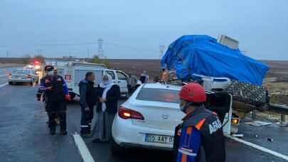 Adıyaman’da kamyonete arkadan çarpan otomobildeki 5 kişi yaralandı