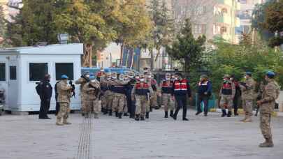 Kilis’te bir askeri şehit ettikleri iddiasıyla gözaltına alınan 5 şüpheli adliyede