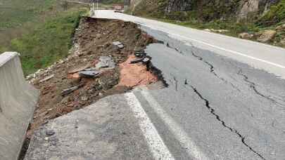 Ordu’da heyelan anı kameraya yansıdı