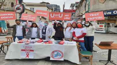 Kadıköy’de halk AIDS’e karşı bilgilendirildi