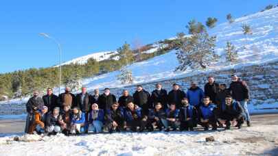 Erzurum’da gençler ile yaşlılar şehitlik ve tarihi mekanlarda buluştu