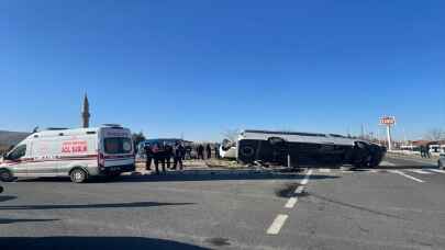 Kayseri’de minibüs ile otomobilin çarpıştığı kazada 7 kişi yaralandı