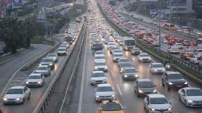 İstanbul’da trafik yoğunluğu yaşanıyor