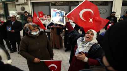 Vanlı aileler HDP İl Başkanlığı önündeki eylemlerini sürdürdü