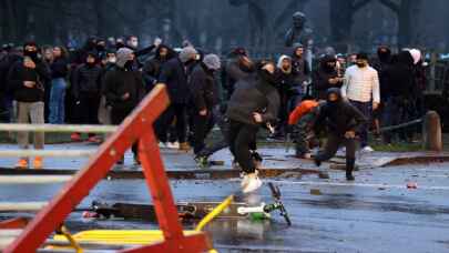 Brüksel’de Kovid-19 tedbirlerini protesto