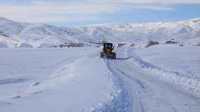 Erzurum, Ağrı ve Erzincan’da 681 yerleşim biriminin yolu kardan kapandı