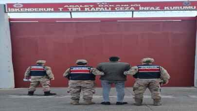 Hatay’da aranan firari hükümlü çocukluk arkadaşının cenaze töreninde yakalandı 