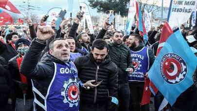 Türk Metal Sendikası üyesi işçiler eylemde