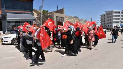 Şırnak’ta terör mağduru aileler HDP İl Başkanlığı binası önünde eylem yaptı