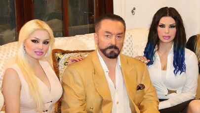 Adnan Oktar ve kedicikleri