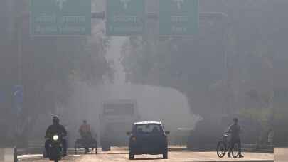 Hindistan'ın başkenti Delhi'de hava kirliliği yüzünden YAŞAM DURDU!