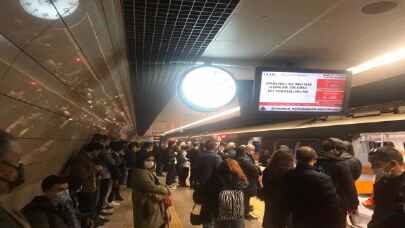 İstanbul'da metro arızalandı