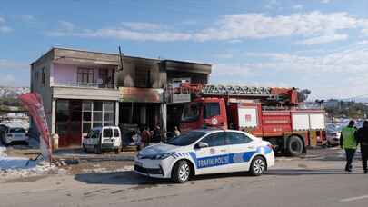 Mersin’de bir tamirhanede yangın çıktı