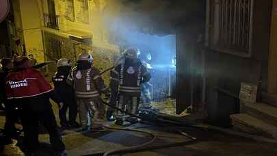 Şişli’de yangında mahsur kalan kişiyi itfaiye kurtardı