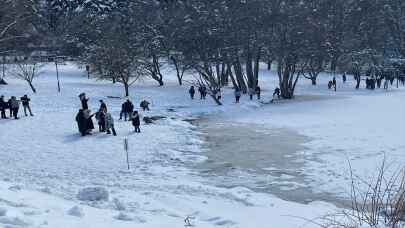 BOLU - Beyaza bürünen Gölcük tatilcilerin ilgi odağı oldu