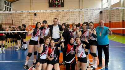 Bor Belediyespor Kız Voleybol takımı şampiyon oldu