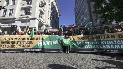 Hindistan'daki başörtüsü yasağı İstanbul'da protesto edildi