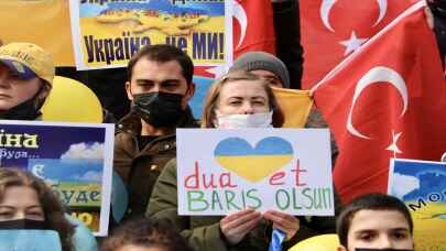 Rusya'nın Ukrayna'ya saldırısı Trabzon'da protesto edildi