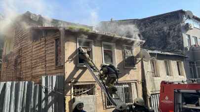 Şişli'de metruk binada çıkan yangın söndürüldü