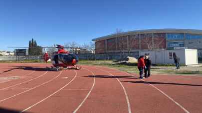 Ambulans helikopter, tuz ruhu içen çocuk için havalandı