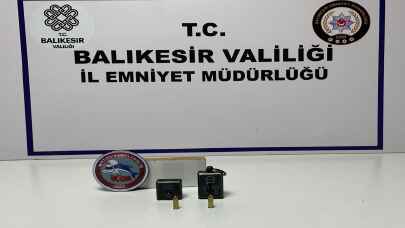 Balıkesir'de "anahtarlık tabanca" ele geçirildi