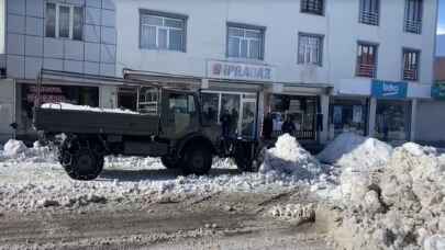 Bingöl Karlıova'da kar temizleme çalışması için tüm ekipler seferber