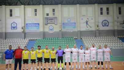 Bursa Yıldırım'da basın çalışanları futsal ile stres atıyor 