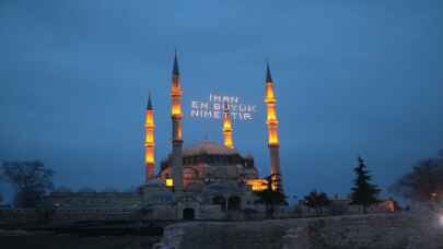 EDİRNE - Selimiye Camisi minarelerine "mahya" asıldı