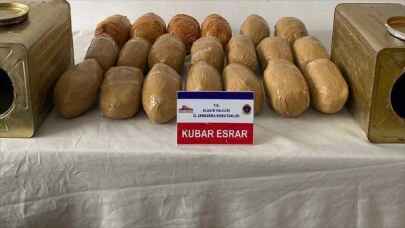 Elazığ'da zeytin tenekelerine gizlenmiş 17 kilo 800 gram esrar ele geçirildi