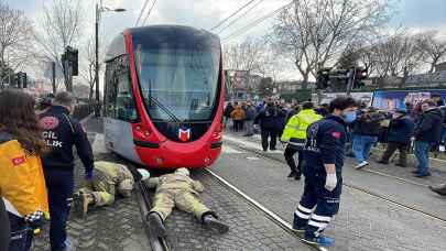 Fatih'te tramvayın altında kalan kişi öldü