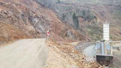 Giresun'da heyelan nedeniyle kapanan Kovanlık-Aydındere yolu açıldı