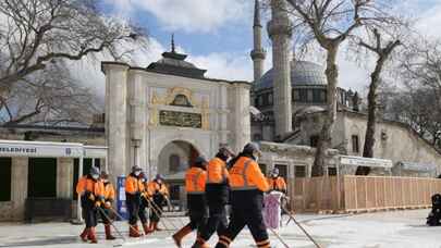 İstanbul Eyüpsultan gül suyu ile yıkandı