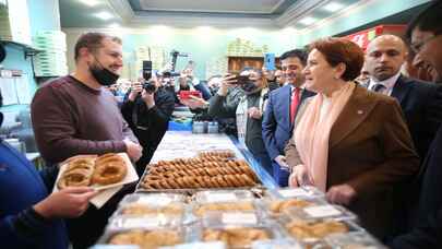 İYİ Parti Genel Başkanı Meral Akşener Aydın'da esnafı ziyaret etti